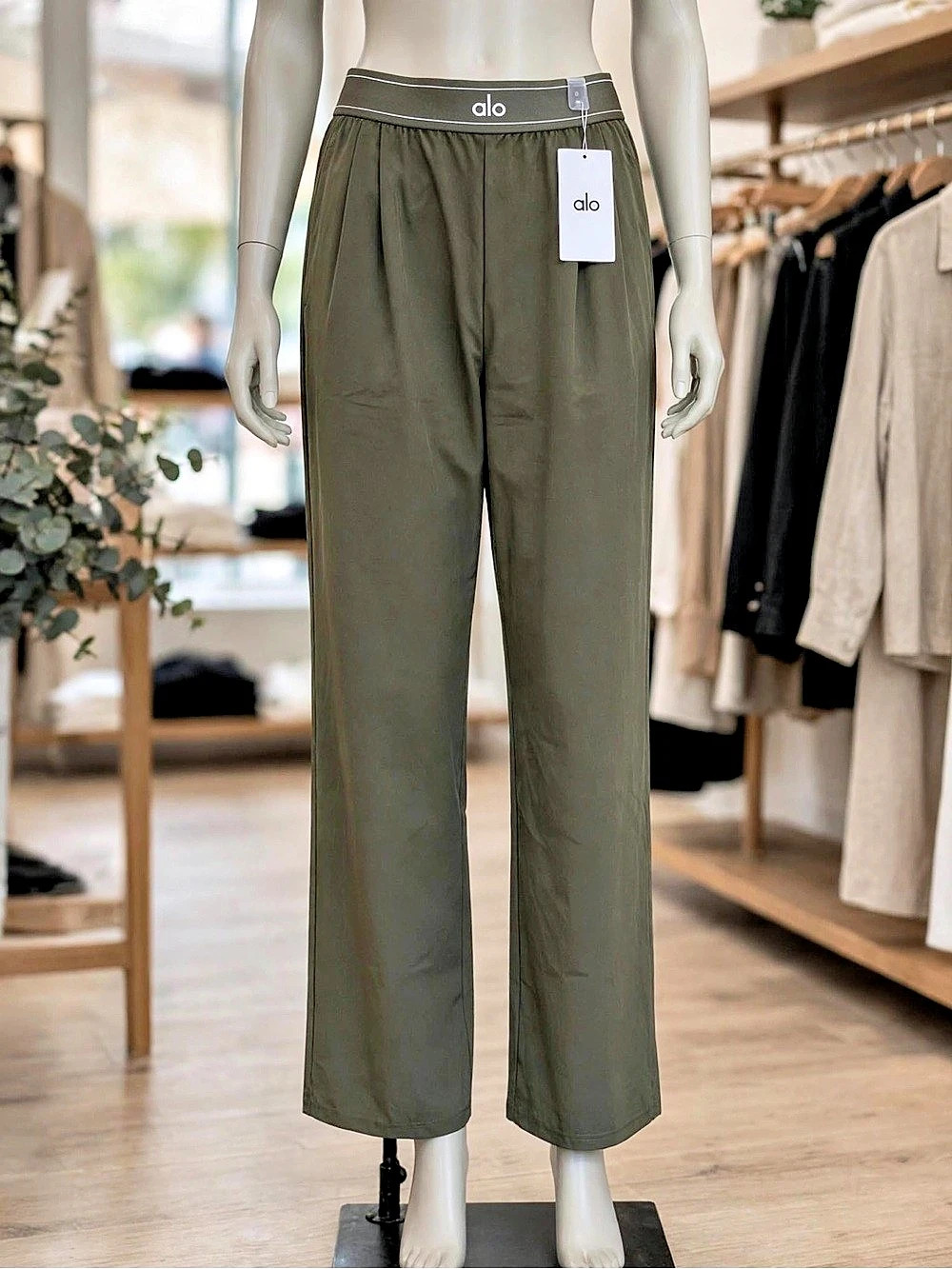 Alo Yoga Suit Up Trouser Regular in Olive Tree / Espresso - Size Large NWT